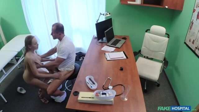 В больнице доктор крепким членом осмотрел пациентку